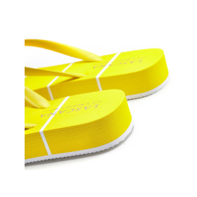 Tongs de plage rayées jaune